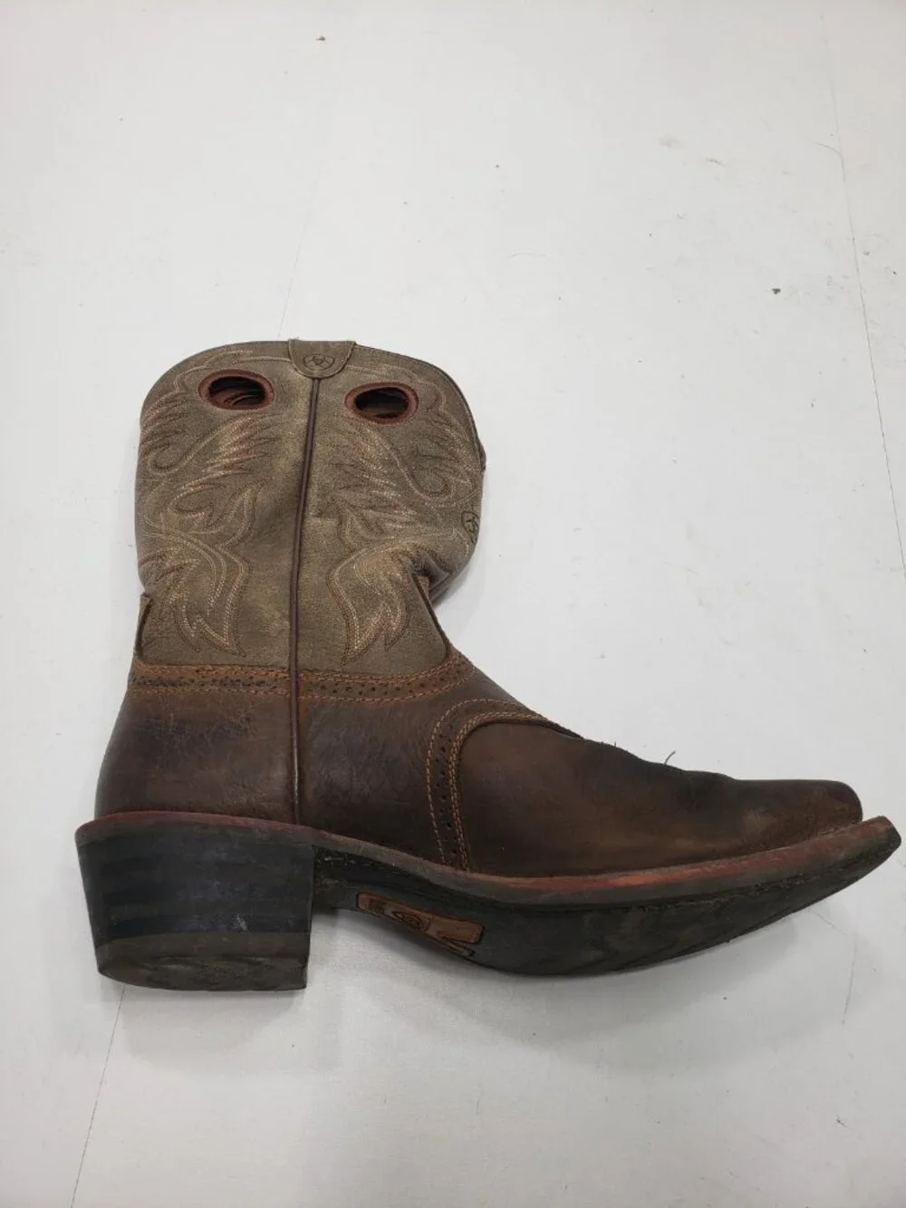 Ariat Mens Hertiage Roughstock Western boots classic square toe size 10EE Brown
